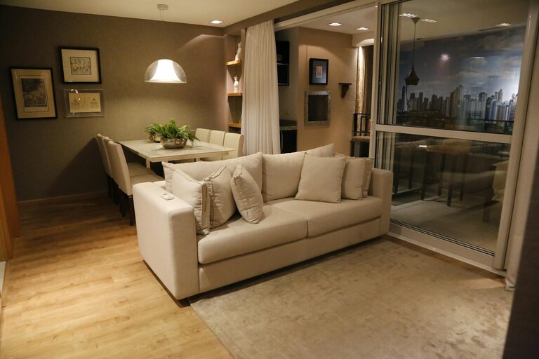 How to Create a Cozy and Inviting Living Room on a Budget